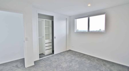 Stylish Townhouse with Expansive Views - Photo 4