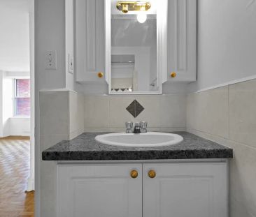 Westmount Place — 1 Bedroom - Photo 2
