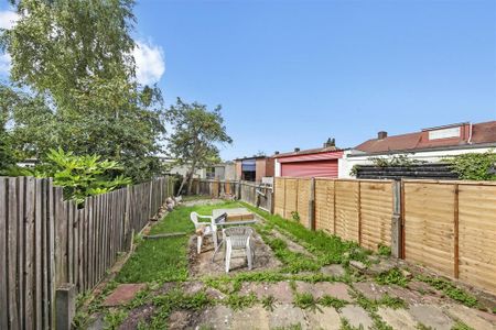 3 bedroom semi-detached house to rent - Photo 2