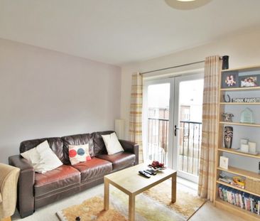2 bedroom flat to let - Photo 1