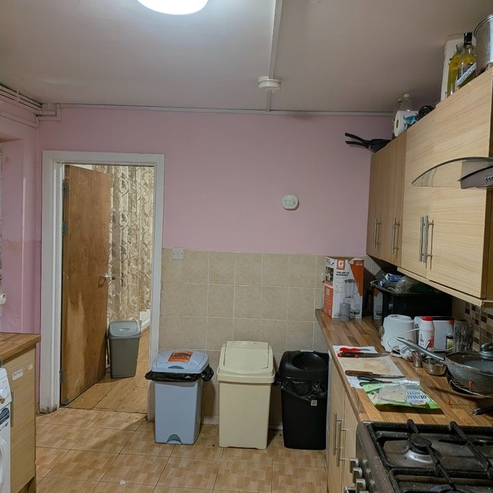 6 Bed End Terrace, Radford Boulevard, NG7 - Photo 1