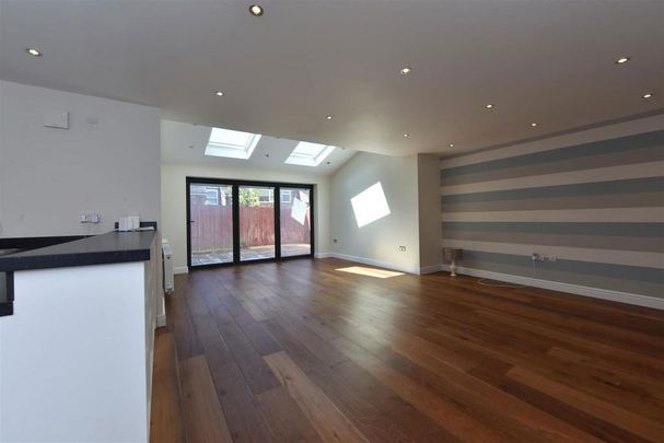 4 bedroom detached house to rent - Photo 1