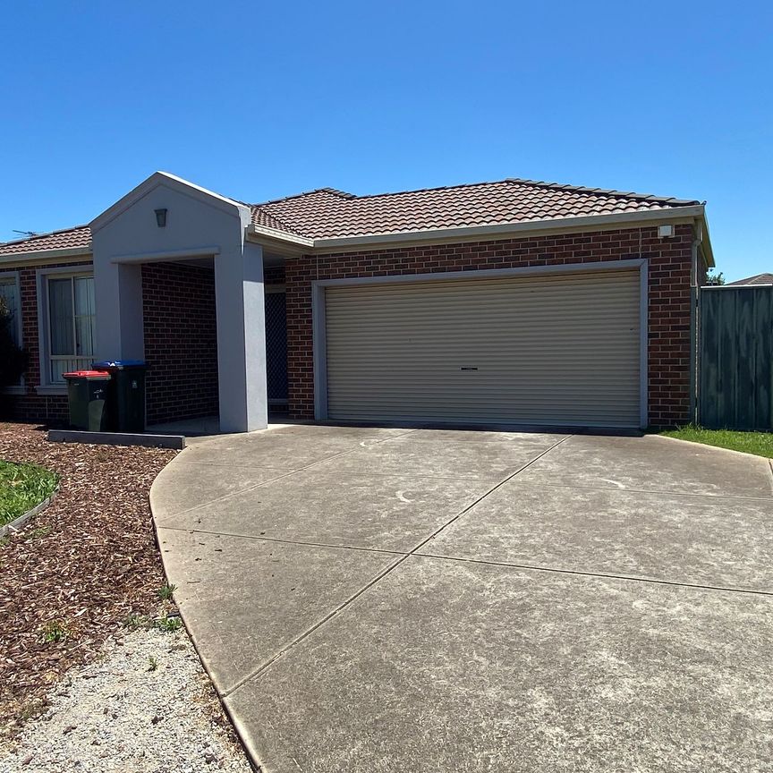 6 Condamine Avenue, Manor Lakes. - Photo 1