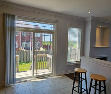 For Lease - 40 Thatcher Crescent, East Gwillimbury, Ontario - Photo 3