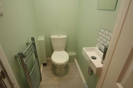 3 bedroom semi-detached house to rent - Photo 3