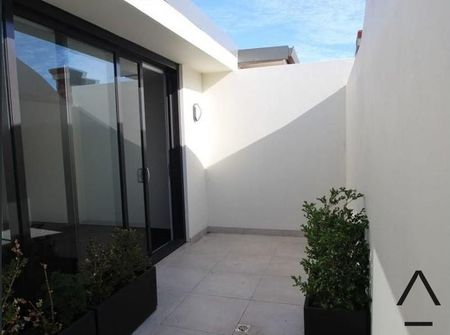 Stylish & Central 1-Bed Unit in Marrickville - Photo 5