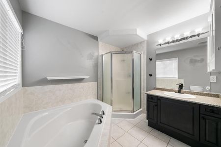 For Lease - 1821 Lamstone Street Unit# Upper, Innisfil, Ontario - Photo 4