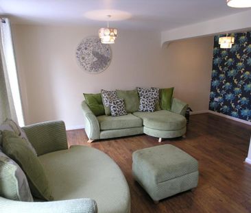 4 bedroom semi-detached house to rent - Photo 2