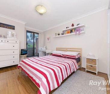 CITY FRINGE LOCATION - Spacious 2 bedroom Unit! - Photo 1
