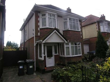 Bedroom Detached House In Redhill, BH9 - Photo 5