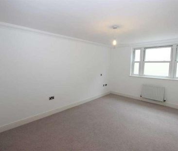 Green Lanes, Winchmore Hill, N21 - Photo 2