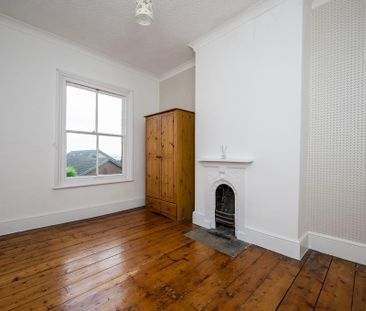 2 bedroom end of terrace house to rent - Photo 5