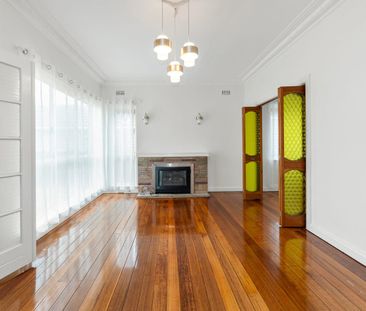 FABULOUS CHELTENHAM LOCATION CLOSE TO EVERYTHING - Photo 2