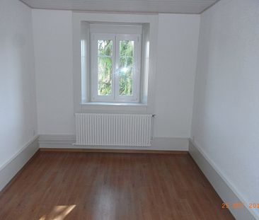 Rent a 4 rooms apartment in La Chaux-de-Fonds - Foto 3