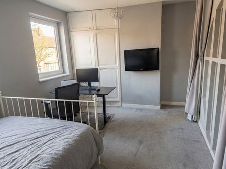 Room in a Shared House, Stokes Road, E6 - Photo 5