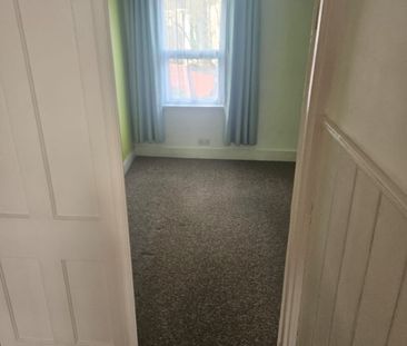 3 Bed Terraced House, Markhouse Ave, E17 - Photo 2