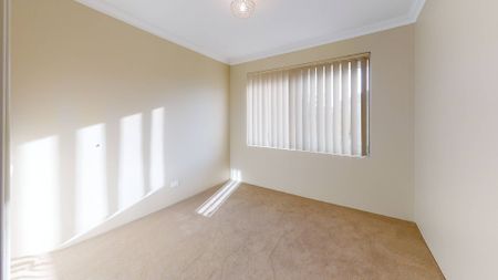 Spacious Family Home in Brighton - Photo 4