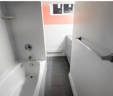 For Lease - 2469 Queen Street Unit# 5, Toronto, Ontario - Photo 5