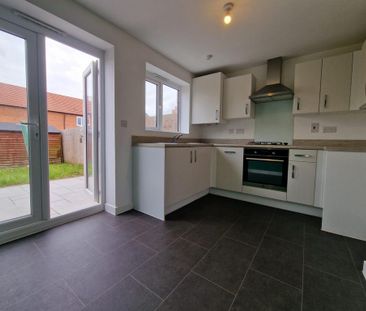 3 bedroom terraced house to rent - Photo 3