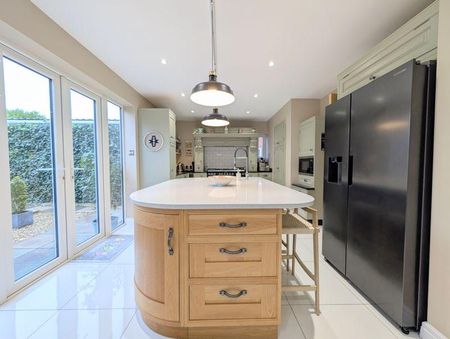 3 bedroom property to rent - Photo 3