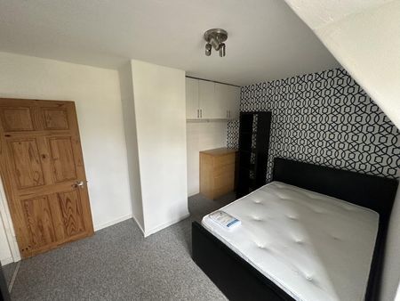 2 Bed Maisonette, Hopton House, SW9 - Photo 4