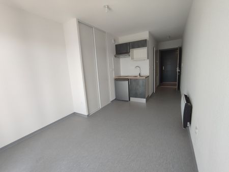 Location Appartement 1 pièce 18m² NIMES 30000 - Photo 2