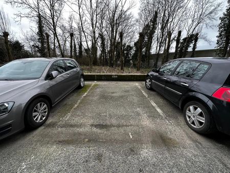 Ruim gelijkvloers appartement met 2 slaapkamers en parking - Photo 5