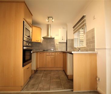 3 bedroom semi-detached house to rent - Photo 6