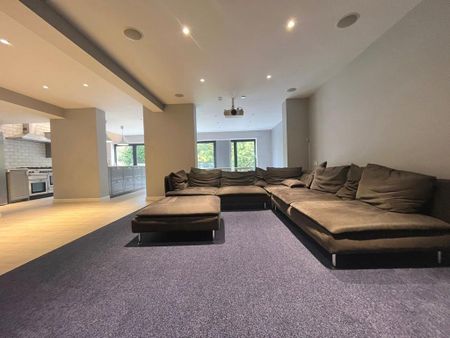 5 bedroom detached house to rent - Photo 4