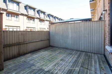 Condo Townhouse For Lease | W9232889 - Photo 3