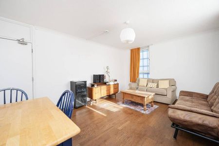 3 bedroom flat to rent - Photo 2