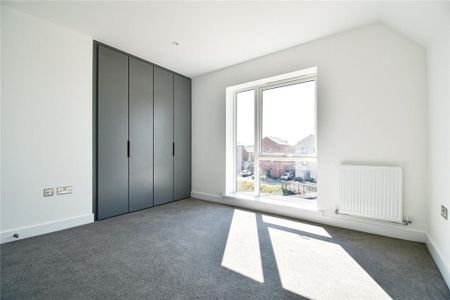 4 bedroom semi-detached house to rent - Photo 5