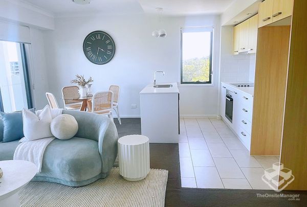 Come Home to Something Special at This Apartment. Unbeatable Location - Walk to Transport and Shops - Photo 1