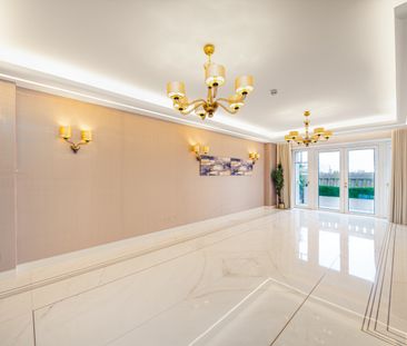 A modern, impeccably designed penthouse apartment in Kensington - Photo 6