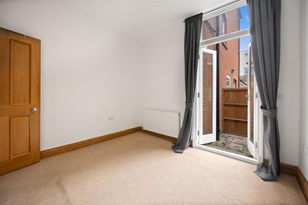 Hillfield Road, West Hampstead, London - Photo 3