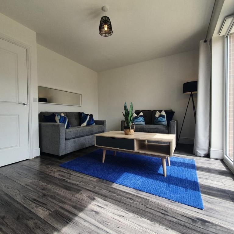 4 Bed Detached House, Armstrong Road, LU2 - Photo 1