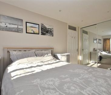 3 bedroom end of terrace house to rent - Photo 5