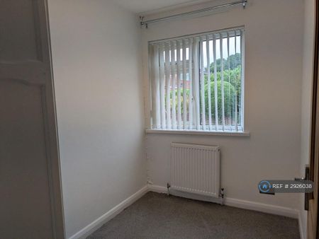 3 bedroom semi-detached house to rent - Photo 3