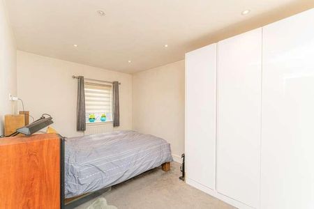 Oak Mount Lodge, London Road, Enfield, EN2 - Photo 4