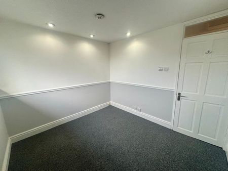 Two Bedroom Flat to rent - Photo 3
