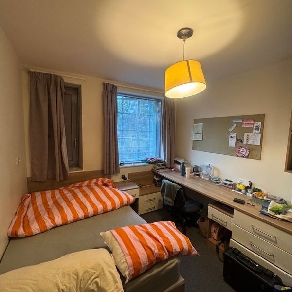 Room in a Shared House, Cross Flatts Avenue, LS11 - Photo 2
