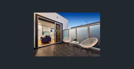 Enticing urban home! - Photo 2