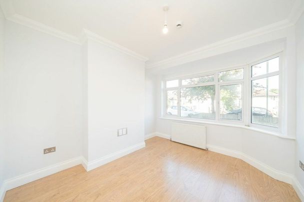 Villiers Avenue, Whitton, TW2 - Photo 1