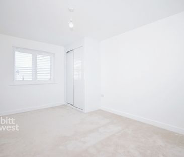 4 bedroom detached house to rent - Photo 3