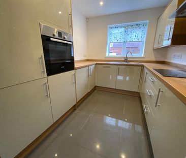 3 bedroom semi-detached house to rent - Photo 3