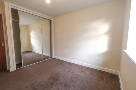 Headley Court, The Rough, Headless Cross, Redditch - Photo 3