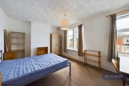 4 bedroom House To Let - Photo 3