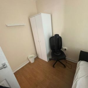 Room in a Shared Flat, Ingestre Road, E7 - Photo 2