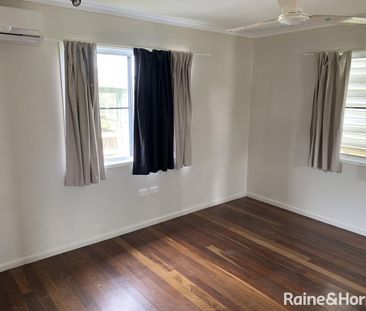 AIR CONDITIONING & MULTIPLE LIVING! - Photo 3