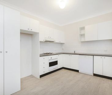 Charming One Bedroom Apartment in Prime Bellevue Hill Location - Photo 5